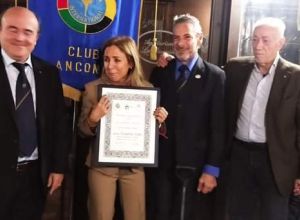 Margherita Rigillo premiata durante il conviviale Panathlon Ancona Club