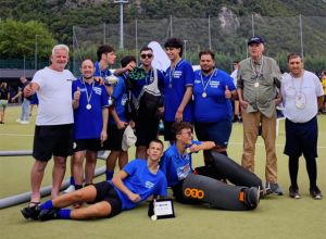 In alto da sin: Buzali Altin (accompagnatore), Volpi Riccardo, Canay Flavio, Serra Luca, Suriano Baldassare, Papaleo Gabriele, Pavone Vittorio, Carlo Colla (Allenatore), Bencardino Pierpaolo (Dirigente). In basso da sin.: Buzali Endri e Caramanna Thomas