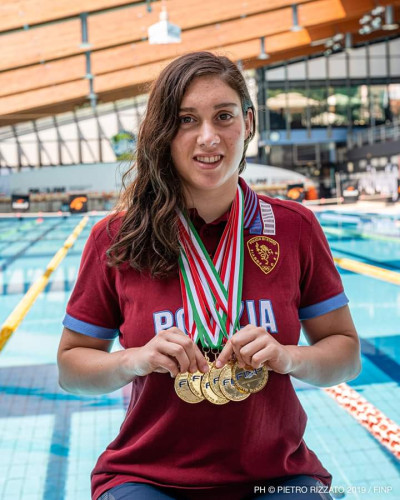 Sei ori per la giovane campionessa di nuoto Carlotta Gilli agli Assoluti Estivi