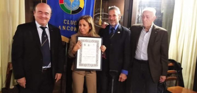 Margherita Rigillo premiata durante il conviviale Panathlon Ancona Club