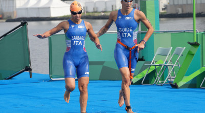 Paratriathlon: argento per Anna Barbaro e la sua guida Charlotte Bonin ai Mon...