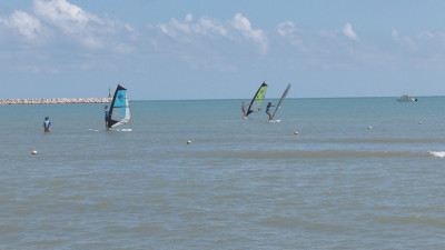 Un ‘mare di sport’: in 40 in spiaggia ‘oltre ogni limite&rs...